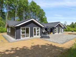 Holiday Home Swarthovde - from the sea by Interhome, Hals